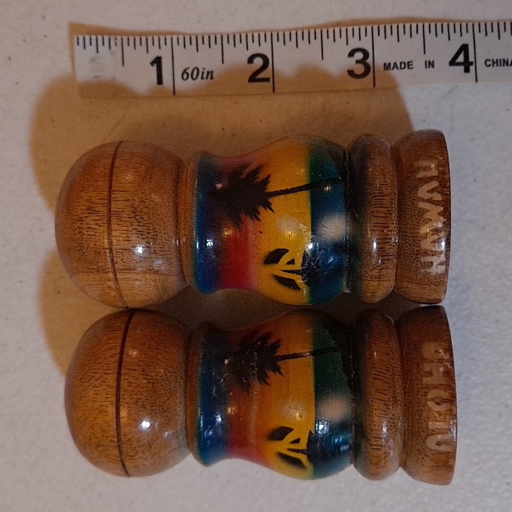 Vintage Souvenir aloha Hawaii salt pepper shakers - Picture 5 of 6